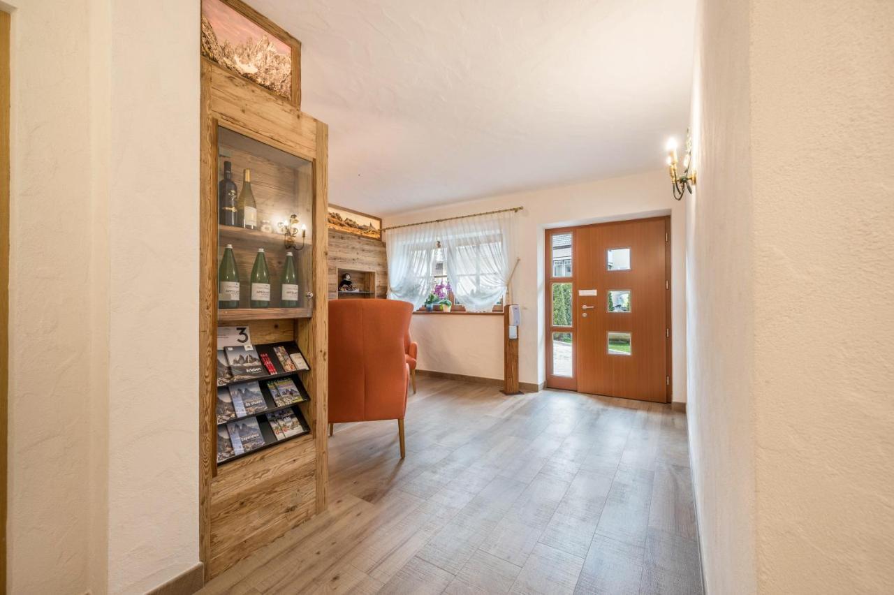 Haus Zur Vogelweide App 6 Apartment Dobbiaco Exterior photo